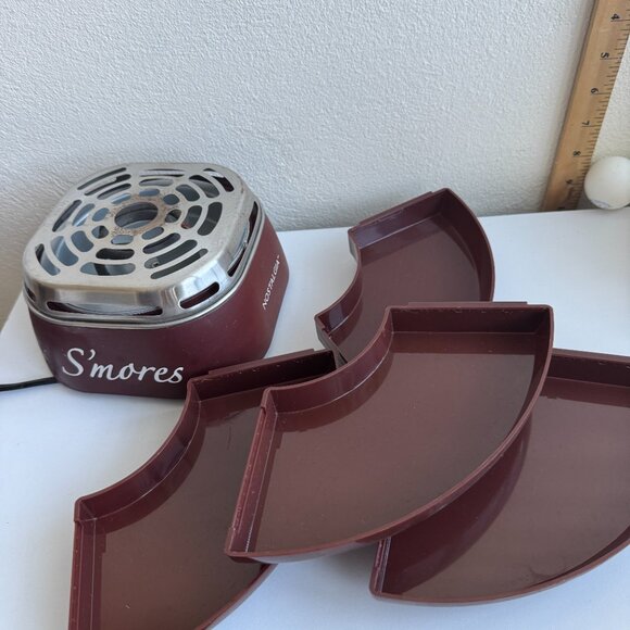 Nostalgia Electric S’mores Maker – Flameless Heater with 4 Compartments – Tested - Picture 6 of 7